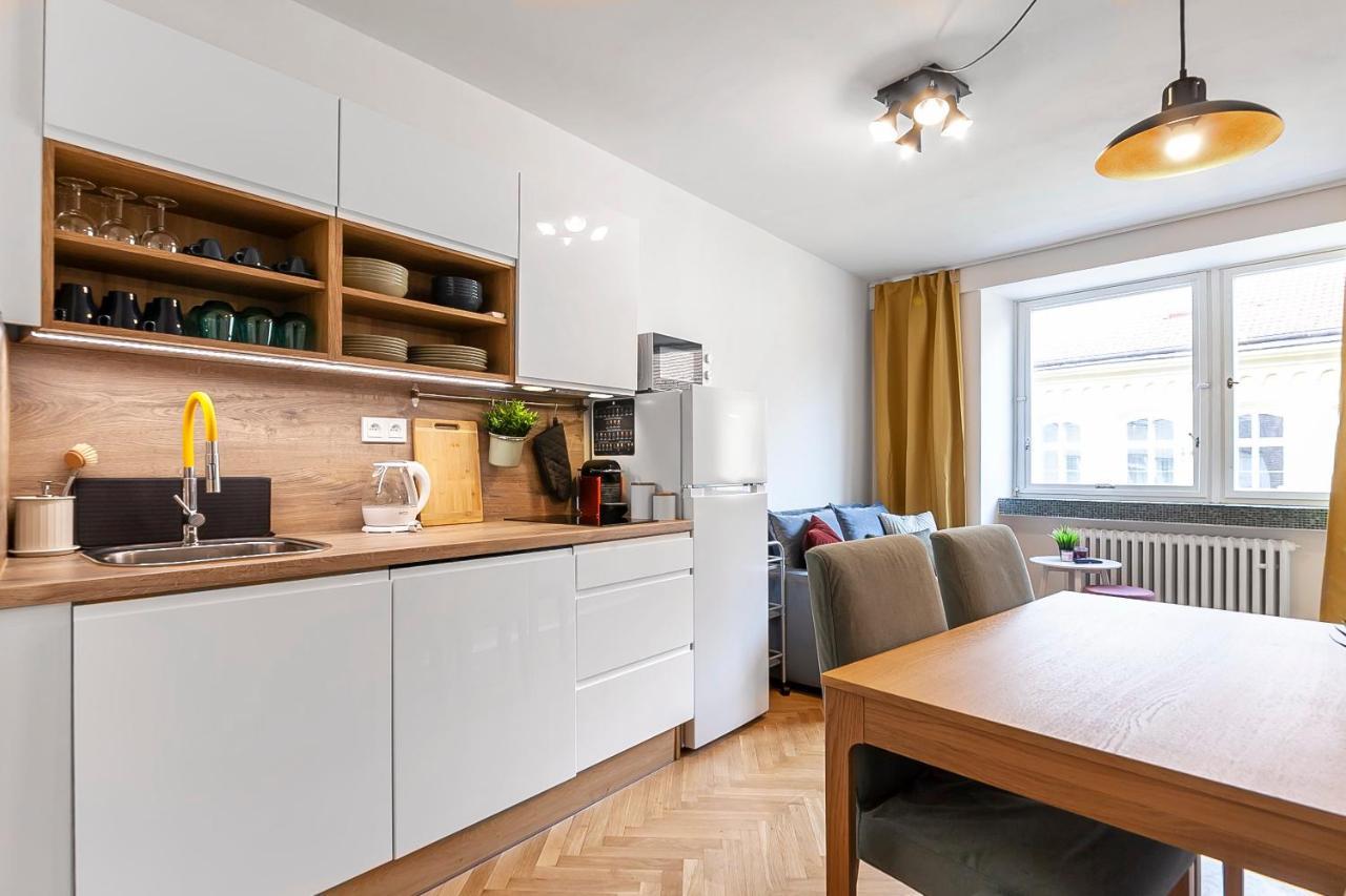 Popular Location / Street View / 4 Ppl / Netflix Appartement Praag Buitenkant foto