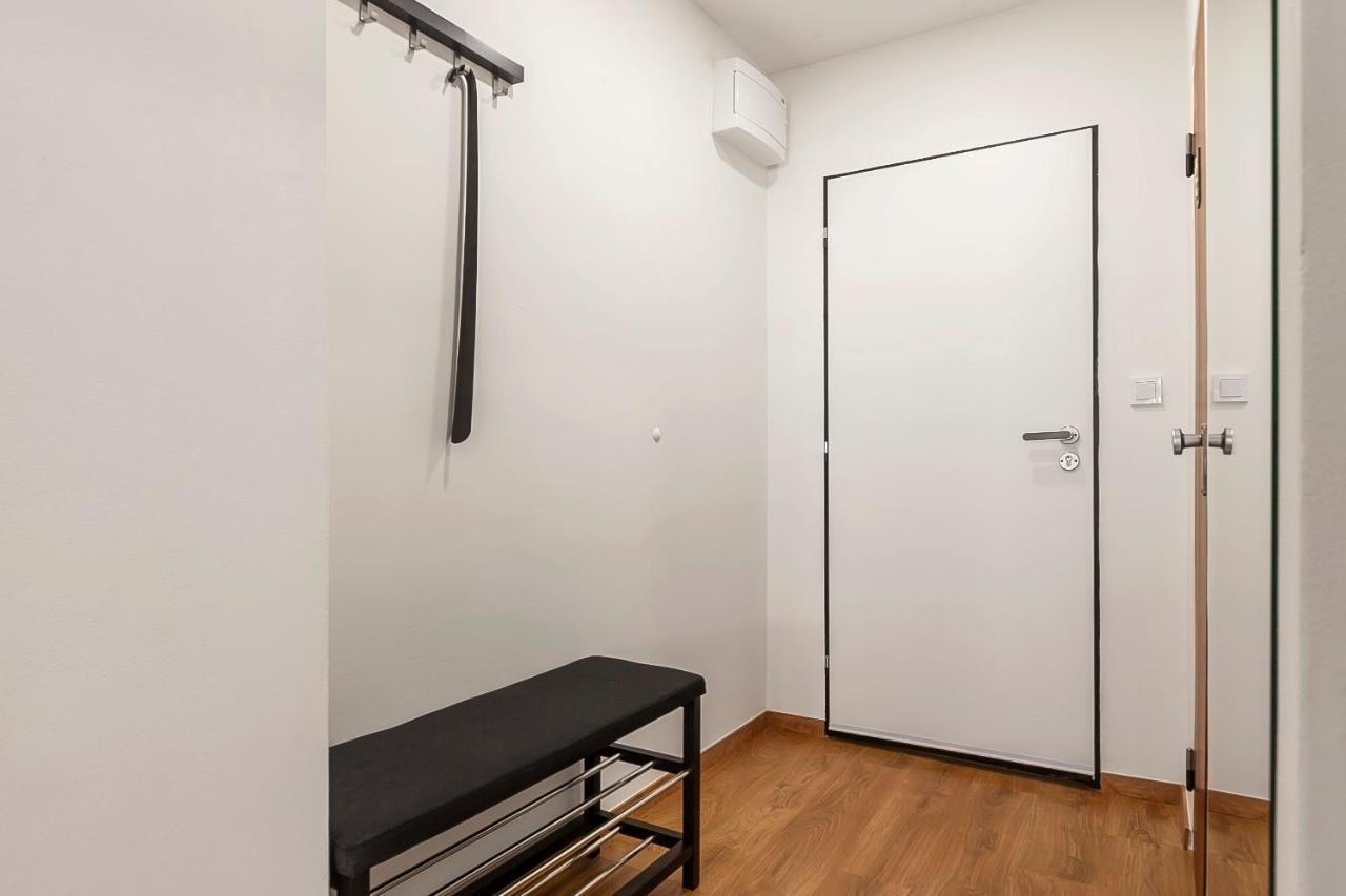 Popular Location / Street View / 4 Ppl / Netflix Appartement Praag Buitenkant foto