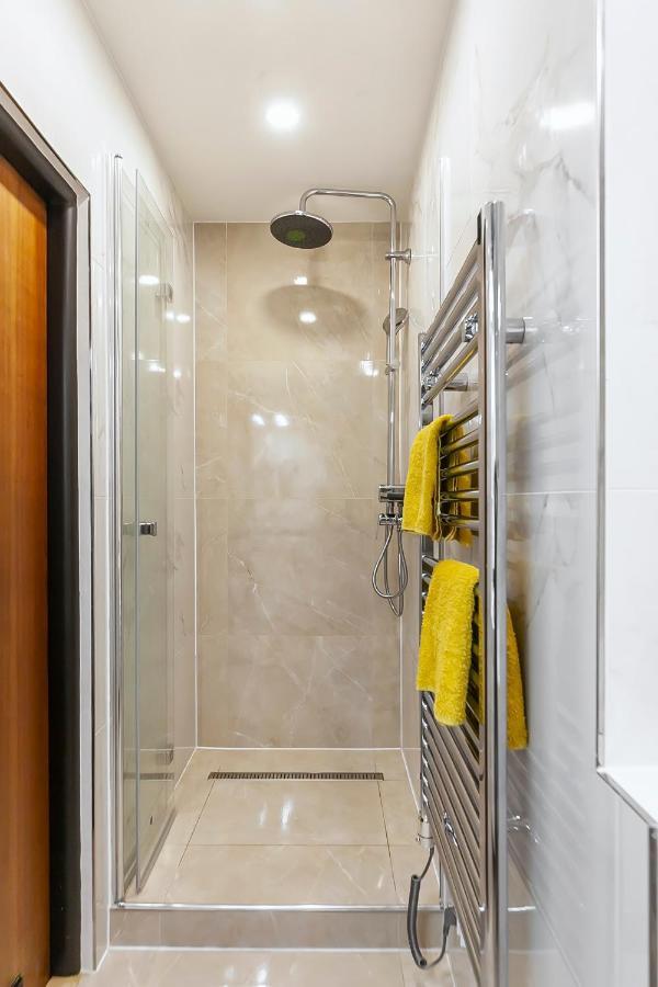 Popular Location / Street View / 4 Ppl / Netflix Appartement Praag Buitenkant foto