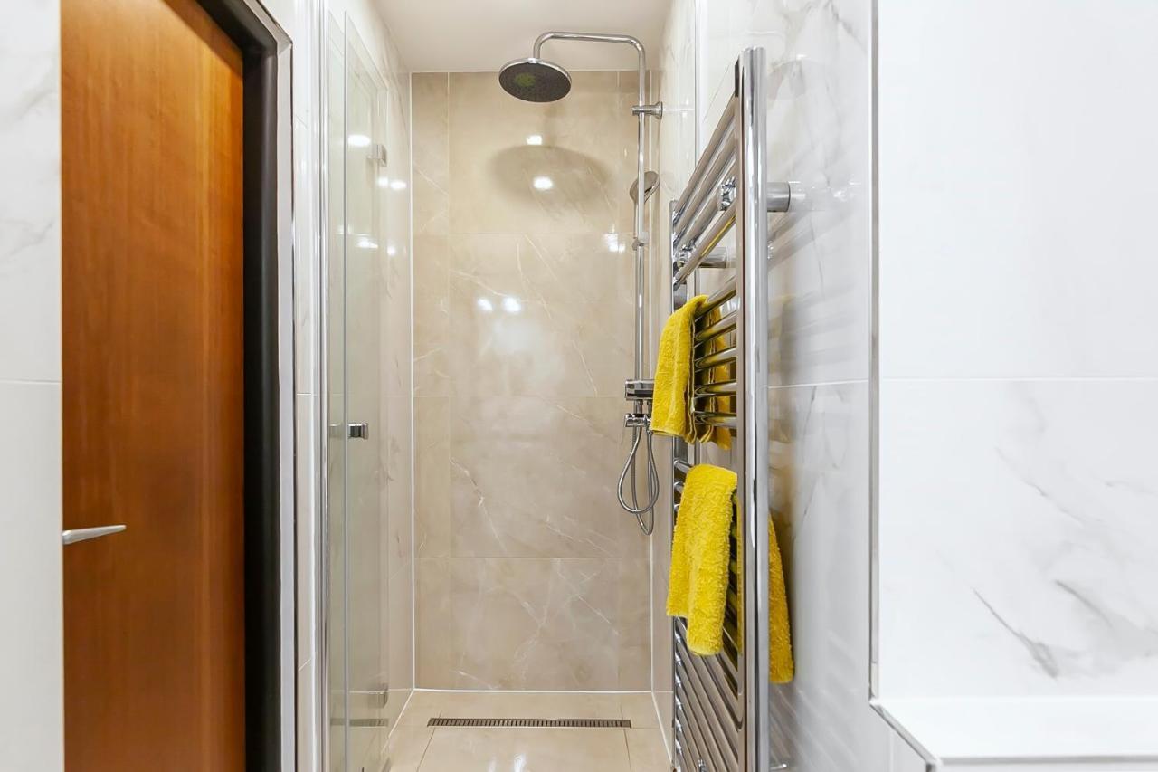 Popular Location / Street View / 4 Ppl / Netflix Appartement Praag Buitenkant foto