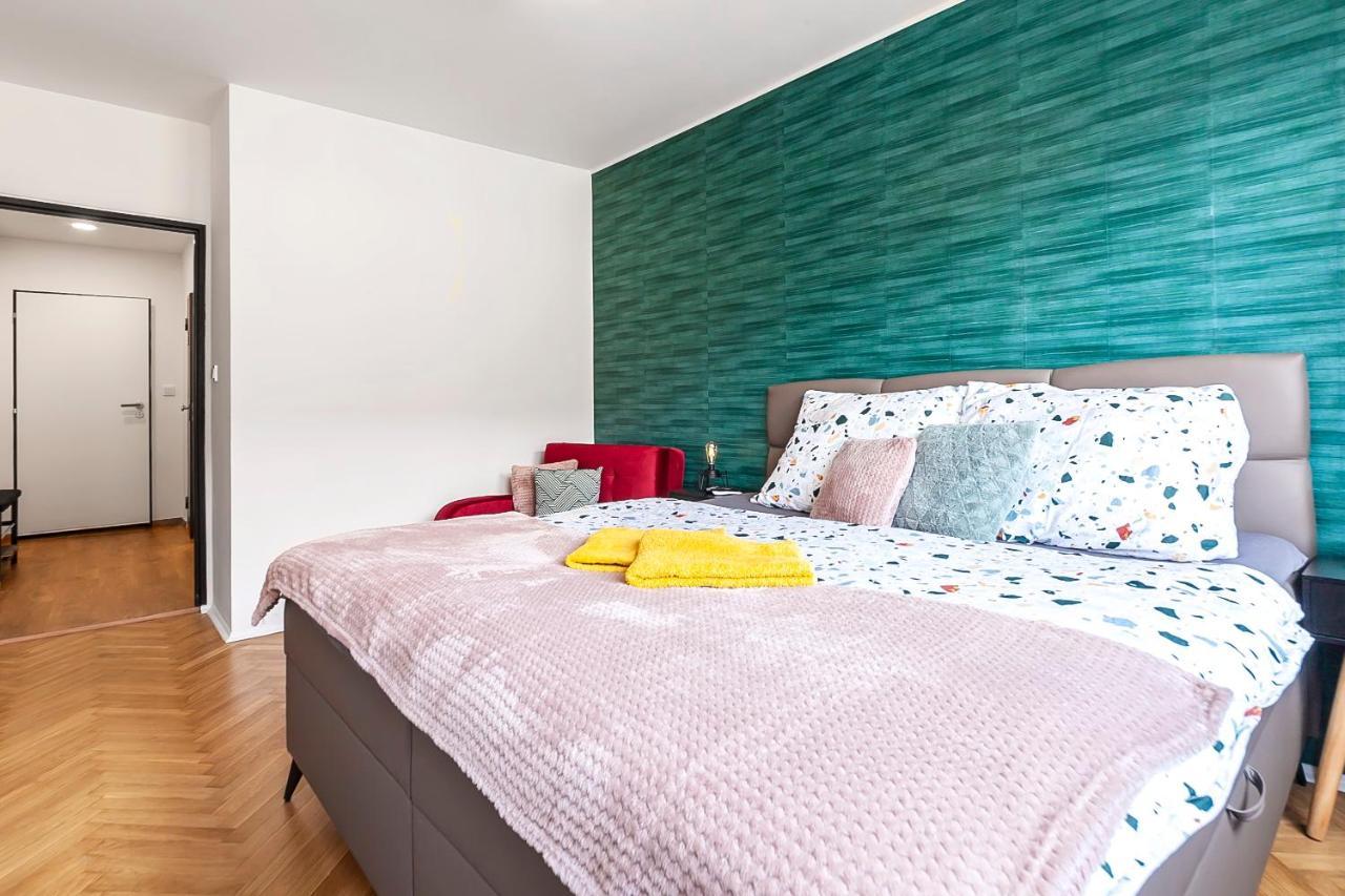 Popular Location / Street View / 4 Ppl / Netflix Appartement Praag Buitenkant foto